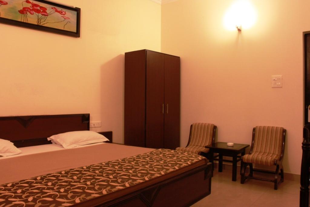 دهرادون Hotel Utsav المظهر الخارجي الصورة